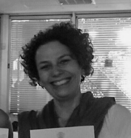 Prof. Dra. Débora Olivato